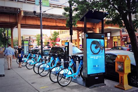 WATCH LIVE | Chicago expands Divvy bikeshare system